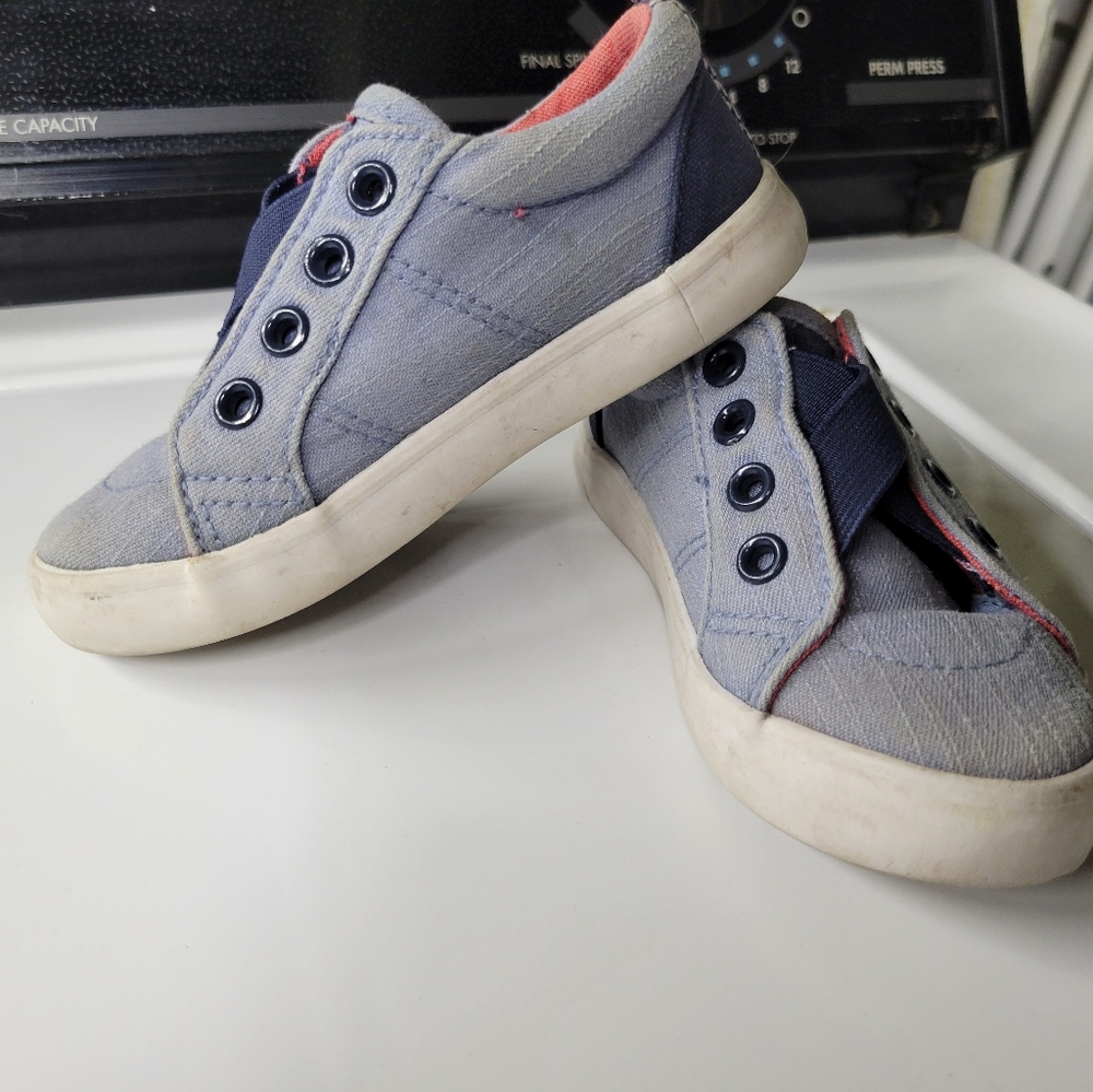 Cat and Jack size 7 sneakers